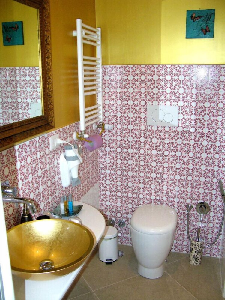 Room, Queen Bed, Bless B&B 8/10