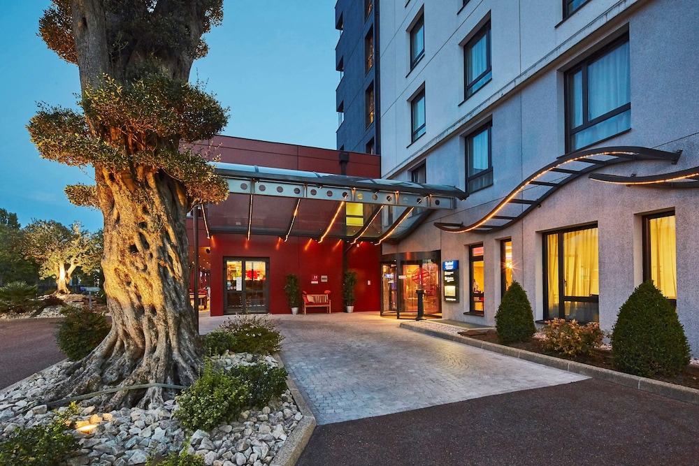 Kyriad Prestige Lyon Est Saint Priest Eurexpo Hotel And Spa 71/72