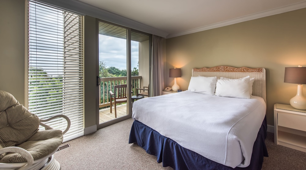 2 Bedrooms, Villa, Queen and Twin Beds, Side Ocean View