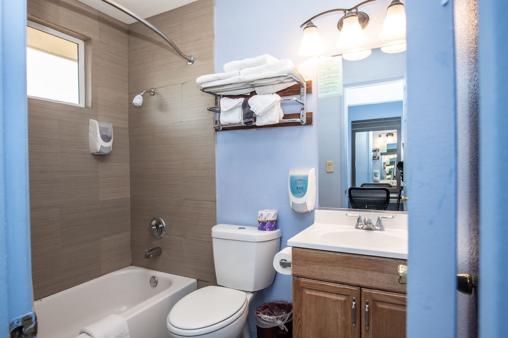Aqua Breeze Inn 46/55