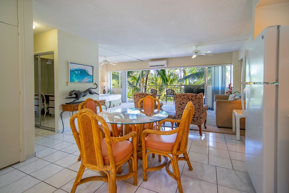 Waikiki Shore by OUTRIGGER 67/81