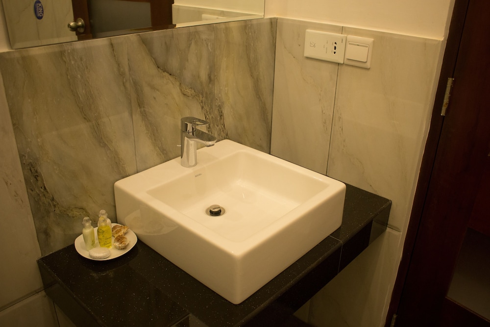 The Suite 262 47/50