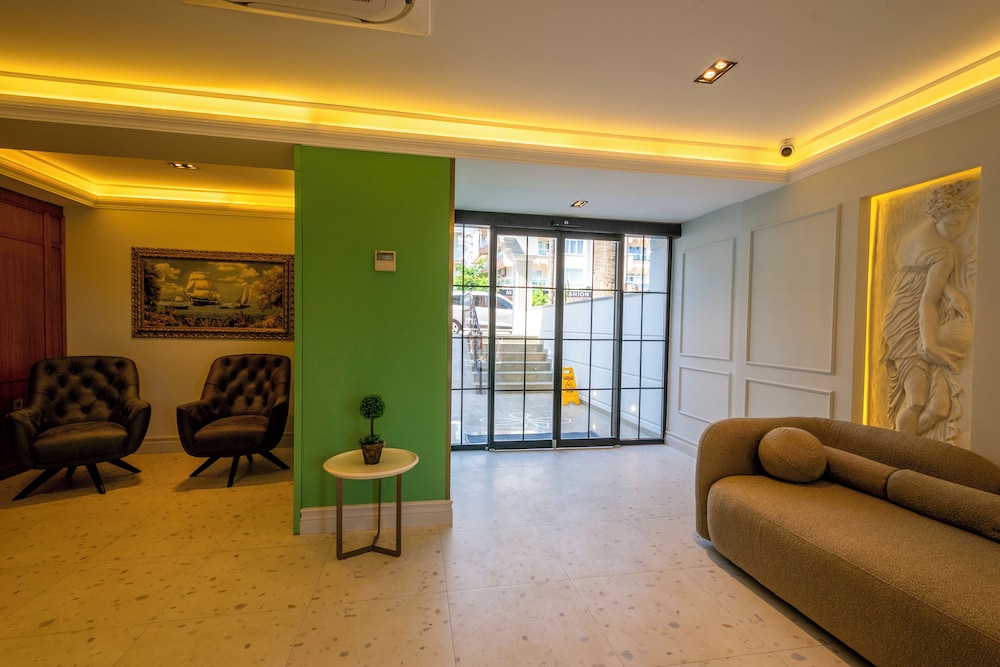 M.C.A. Marquis Hotel 33/57