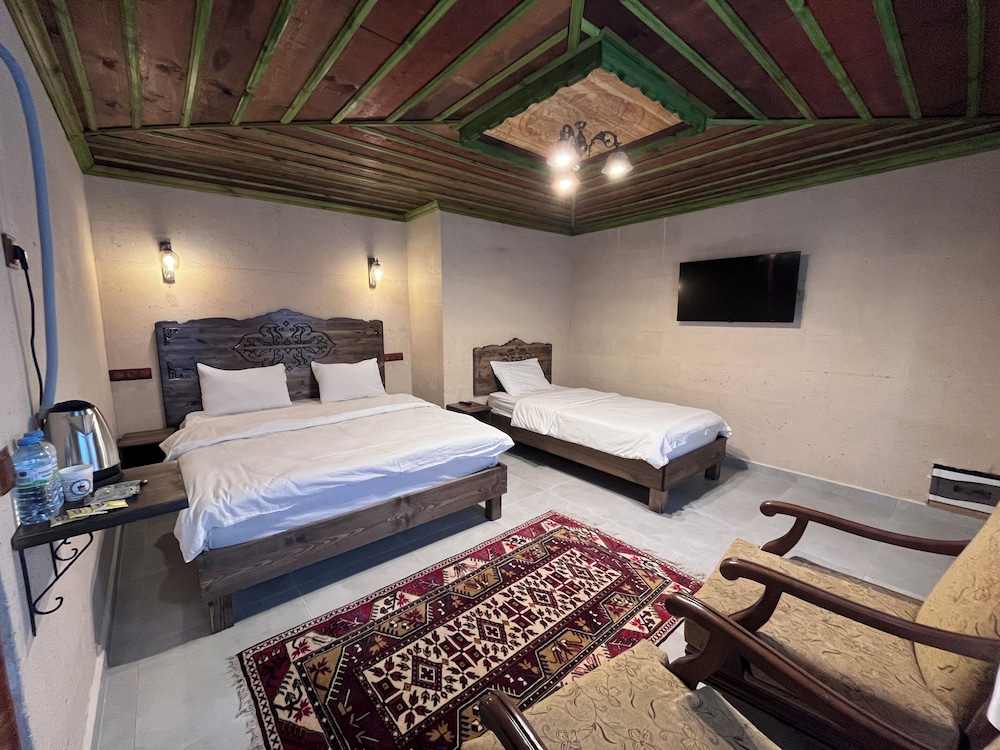 Falcon Cave Suites 9/49