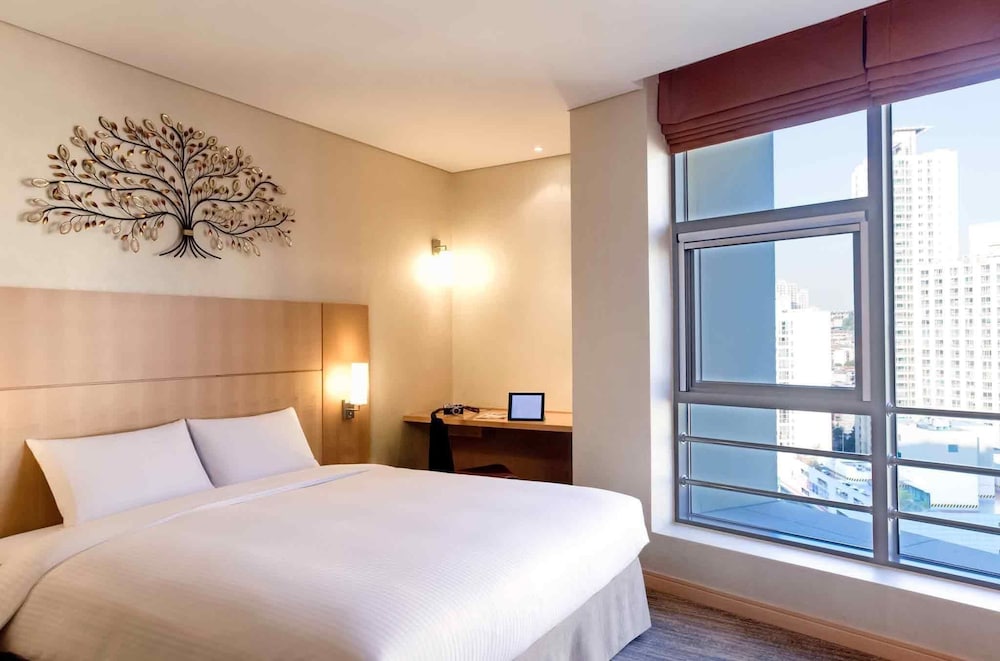 Central 7 Hotel 10/48