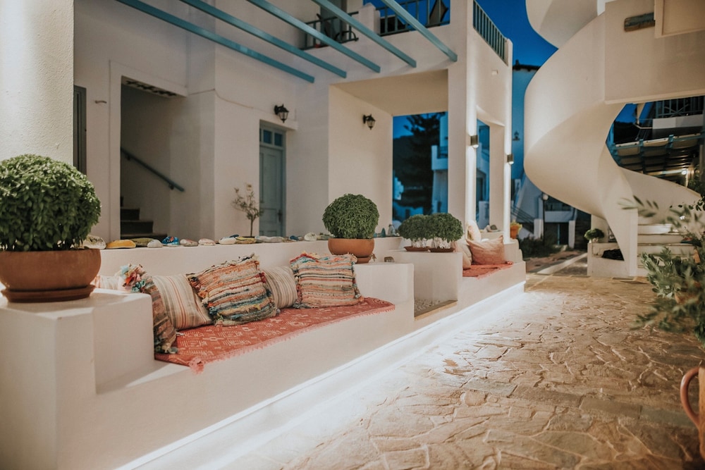 Saronis Hotel 30/50