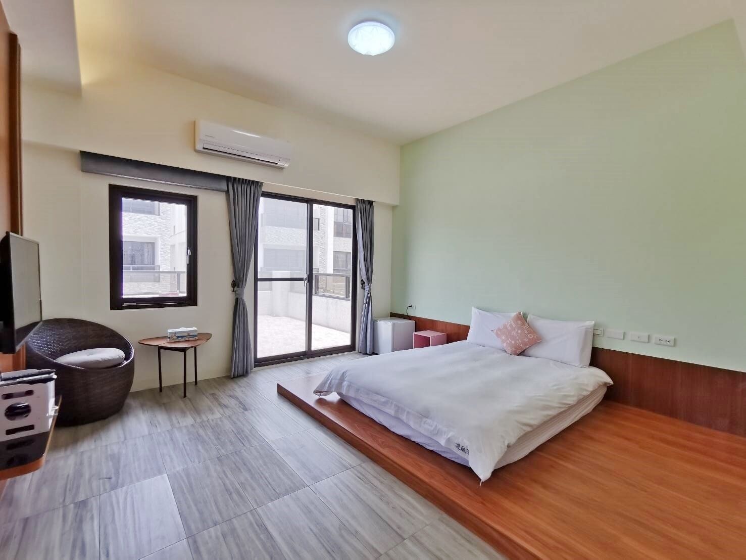 ROOM, DOUBLE BED