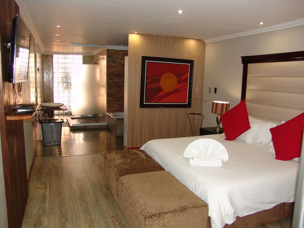 African Moon Corporate House 5/48