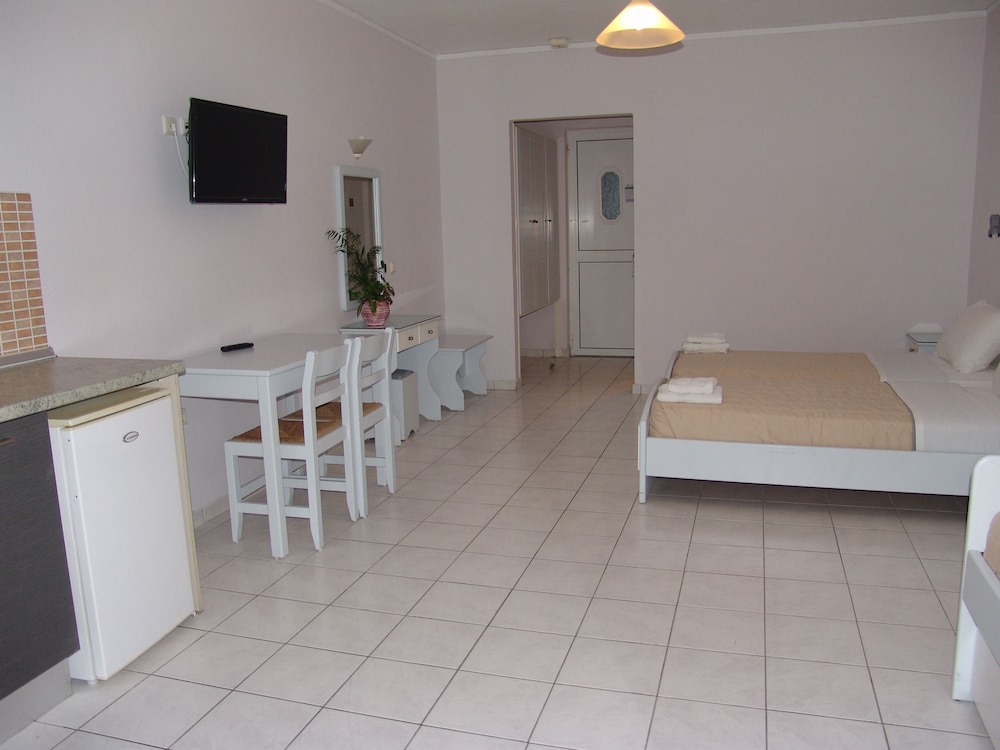 Irina Beach Hotel 42/68