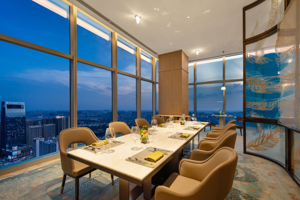 Grand Bay Hotel Chengdu 27/50
