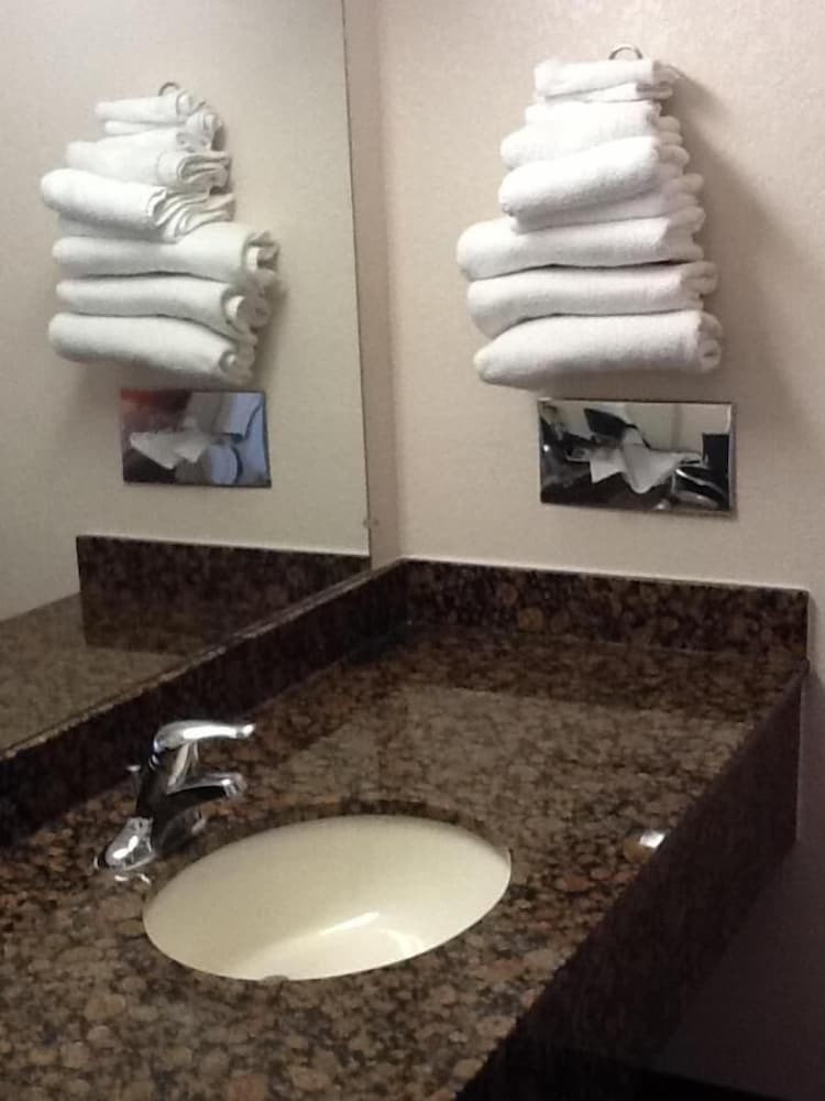 Travel Inn & Suite 15/37