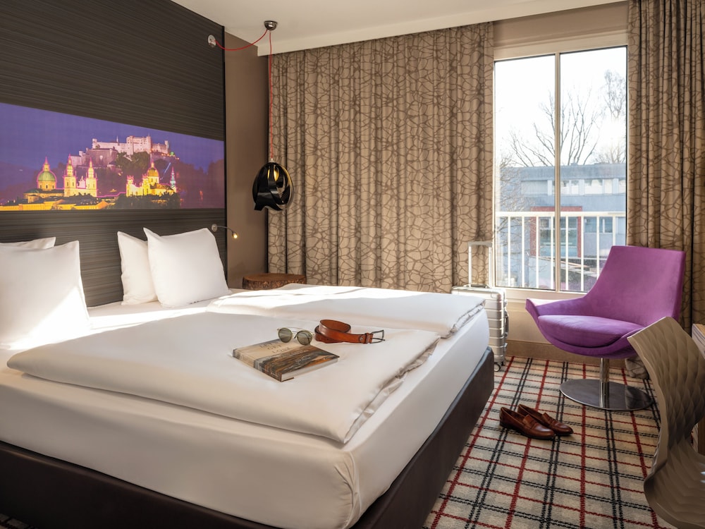 PRIVILEGE, DOUBLE BED