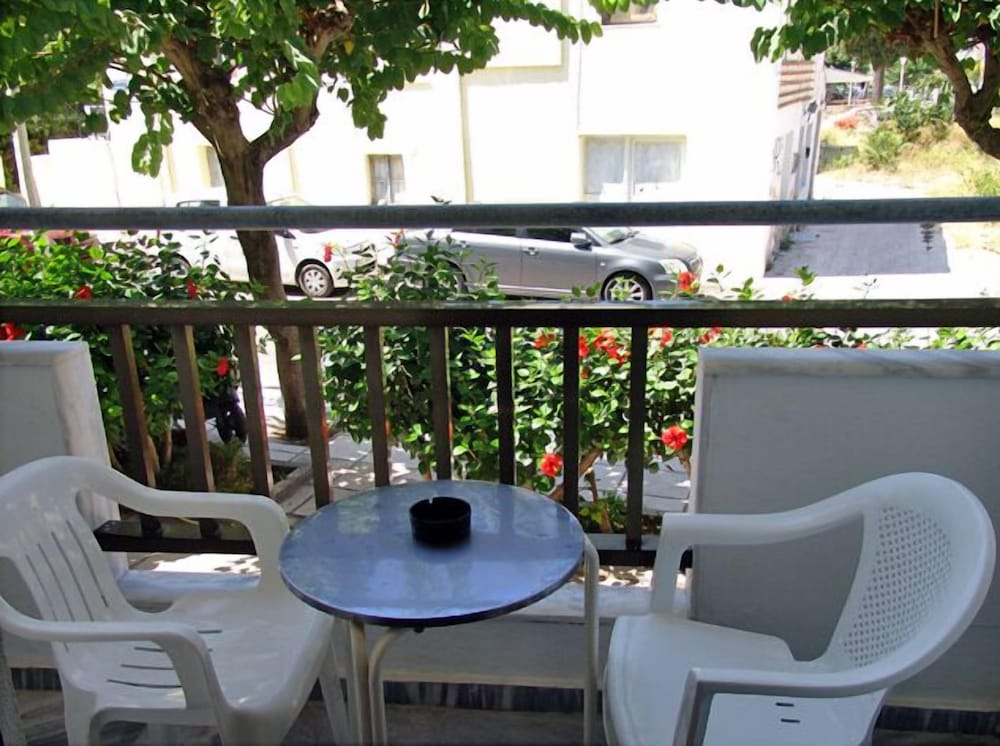 Dimitris Paritsa Hotel 34/44