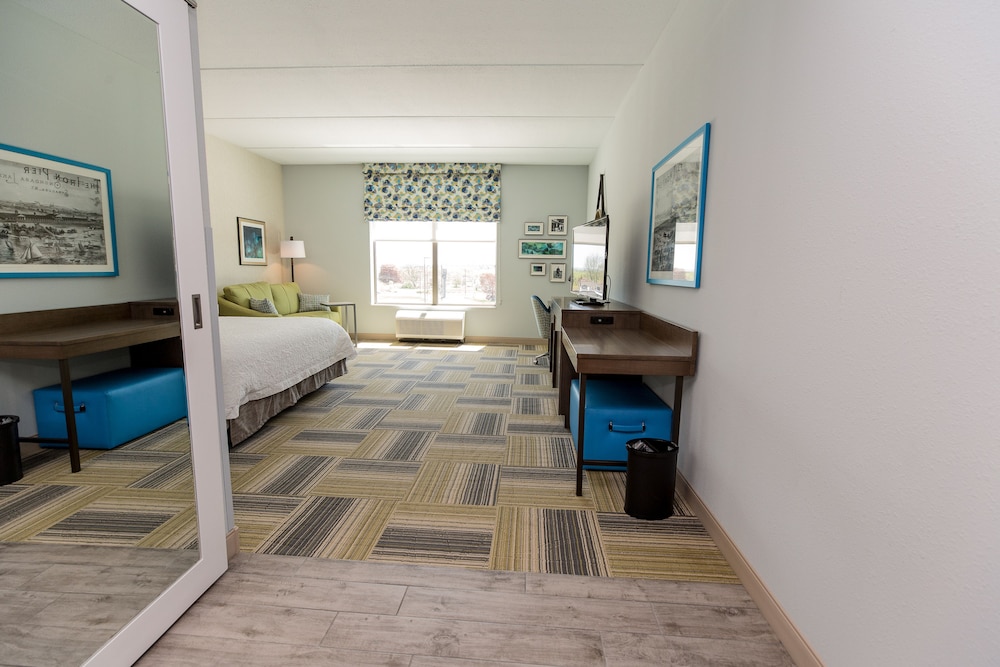 Hampton Inn Suites Syracuse North Airport Area 37/64