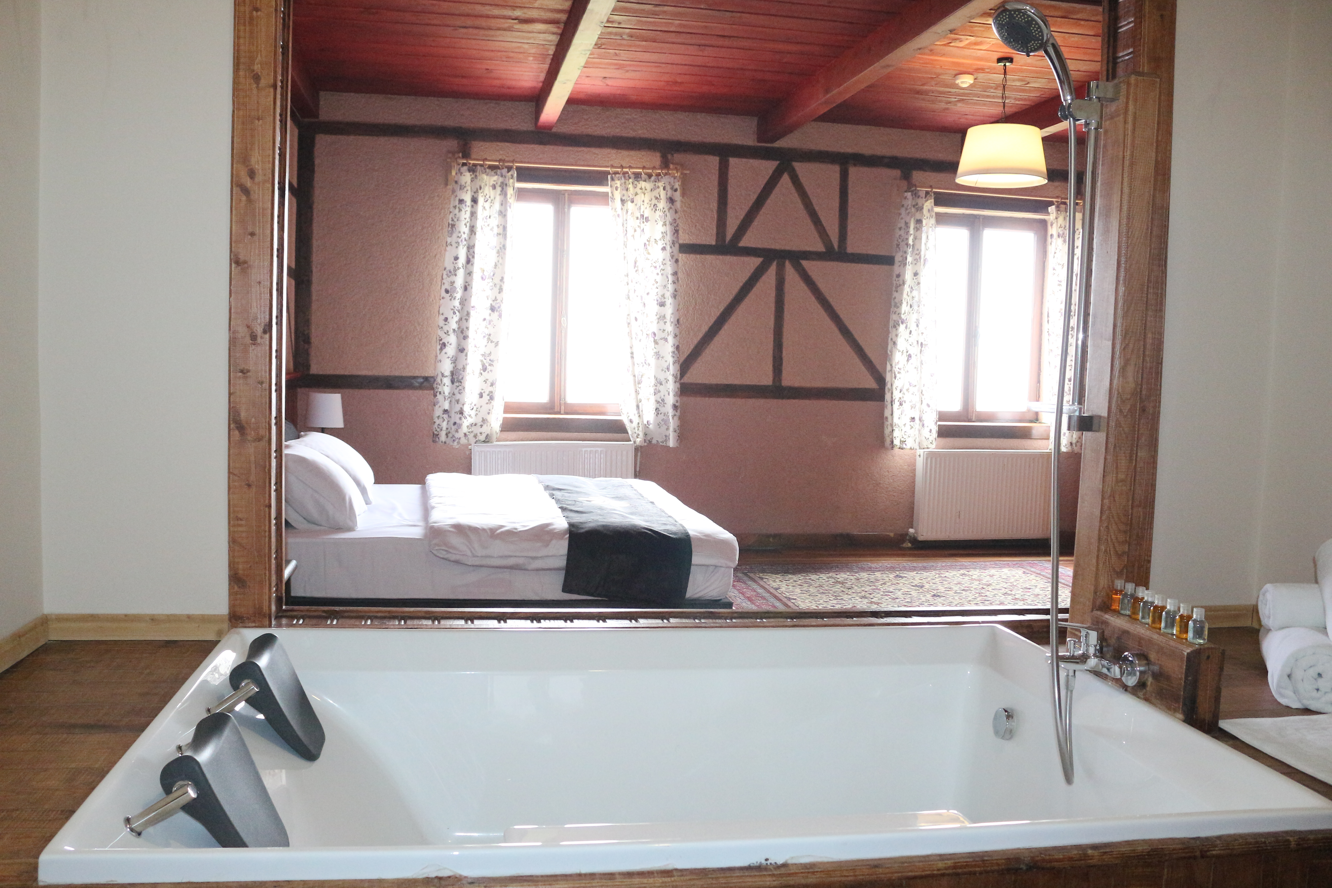 Zifin Hotel 18/19