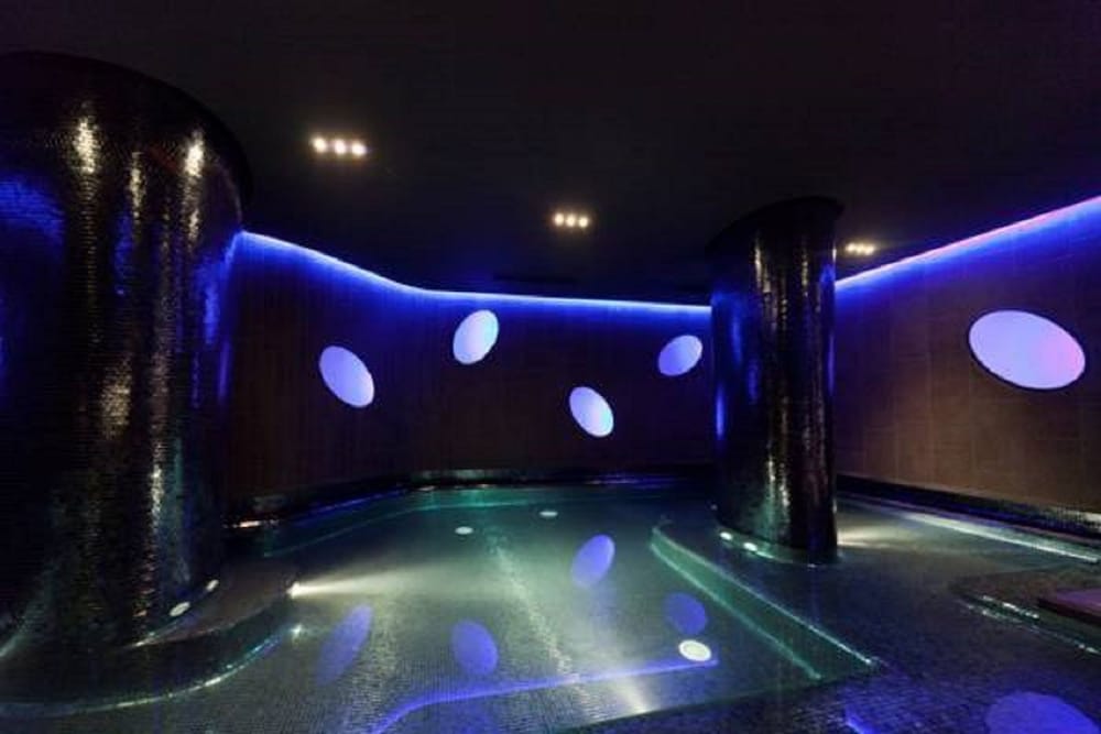 swimming pool spa