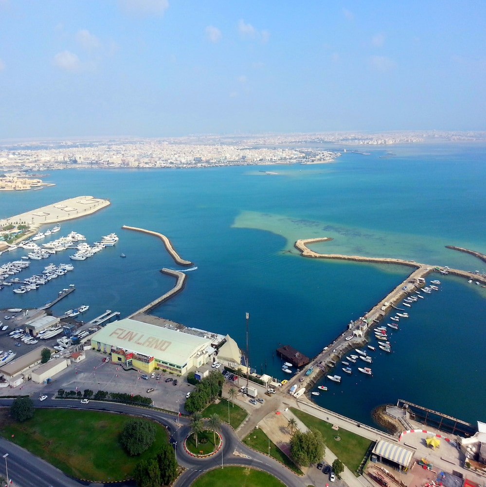 Harbour Suite Hotel 27/33