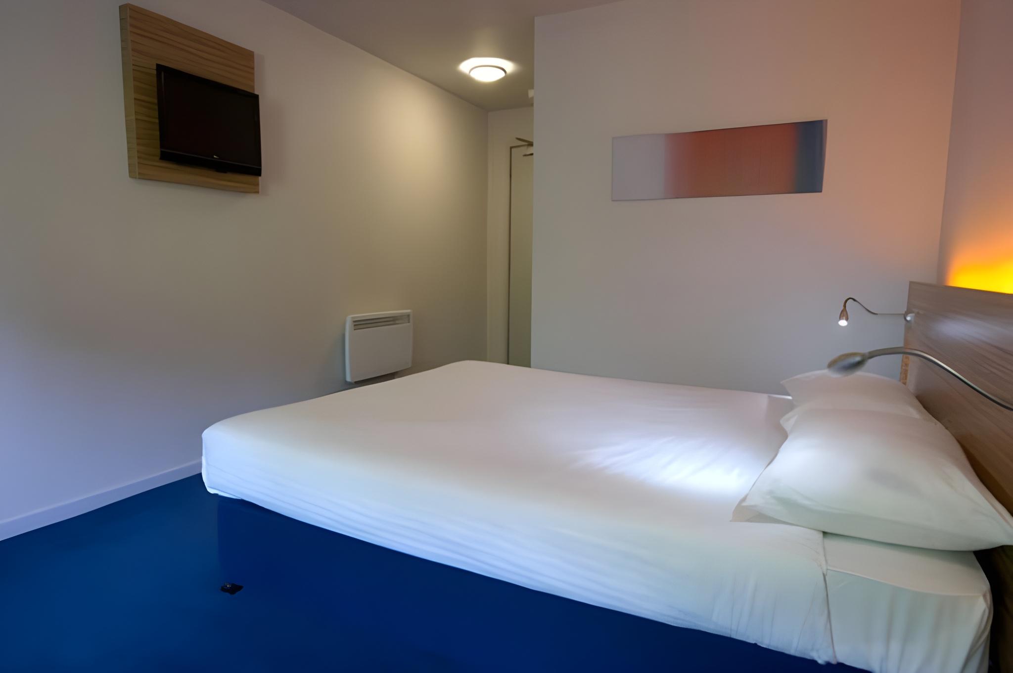 Inner, 2 Double Beds