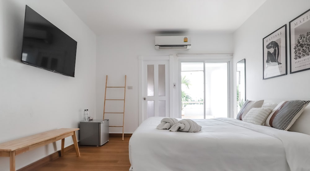Exclusive, Studio, King Bed, Mountain View