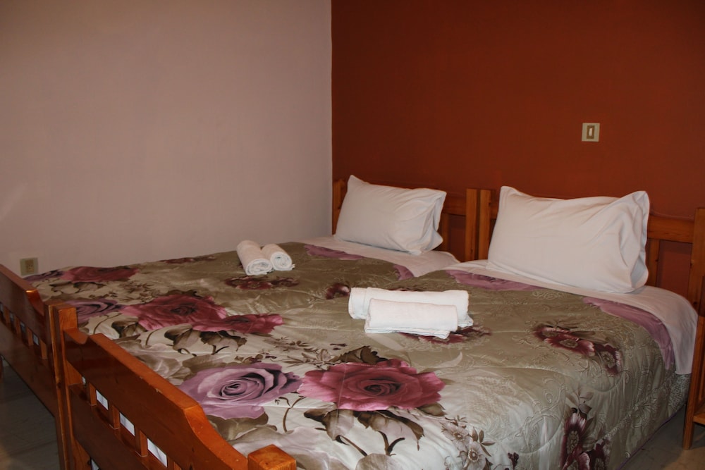 ECONOMY, DOUBLE OR TWIN BED