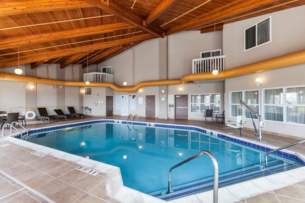 Comfort Inn & Suites Near University Of Wyoming 3/40