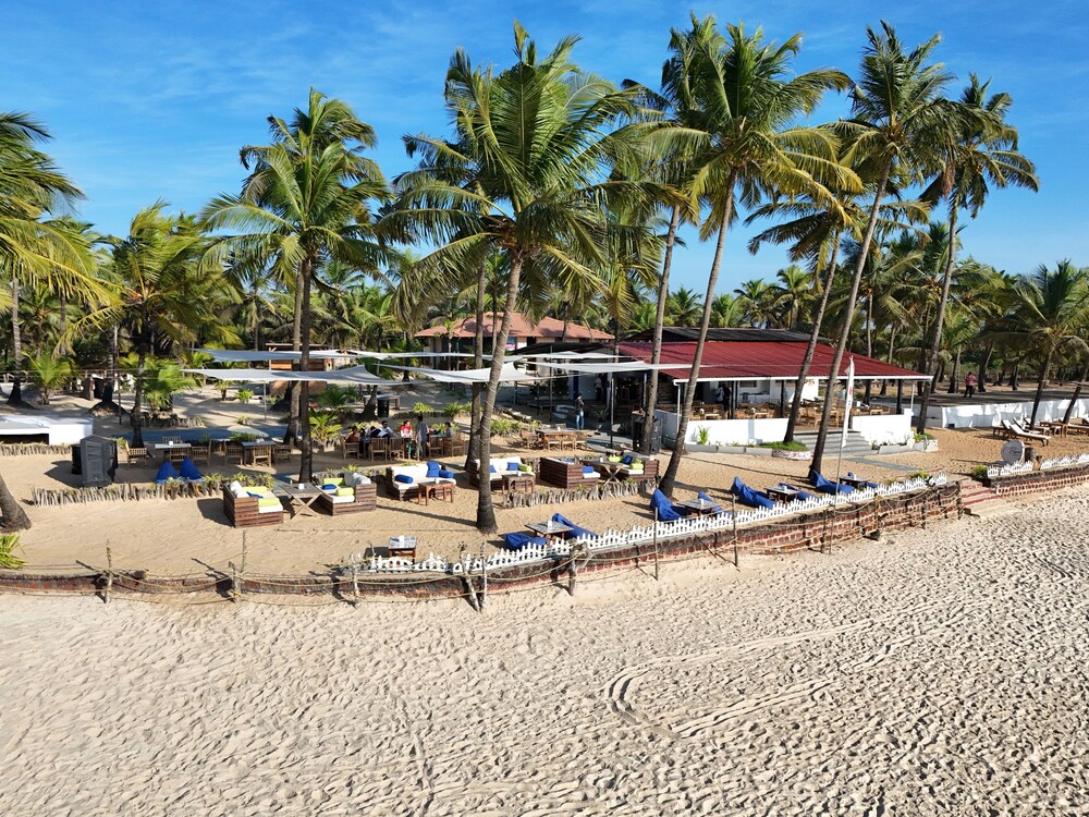 C'roque Beach Resort 39/50