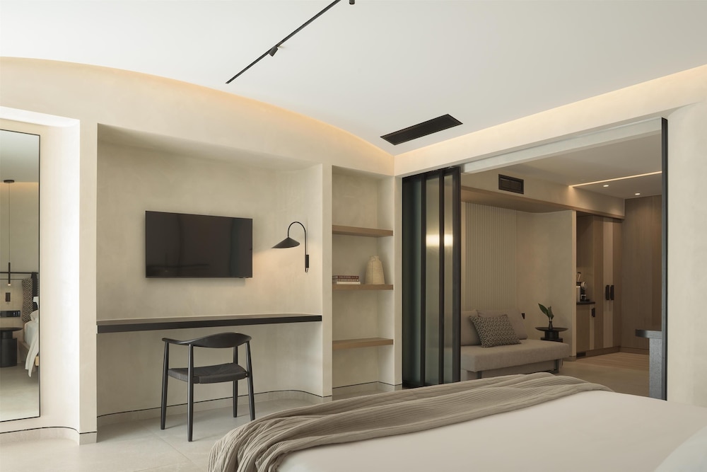 Swim Up, Suite, Double Bed, Sofa, Private Pool، Theartemis Palace 8/10