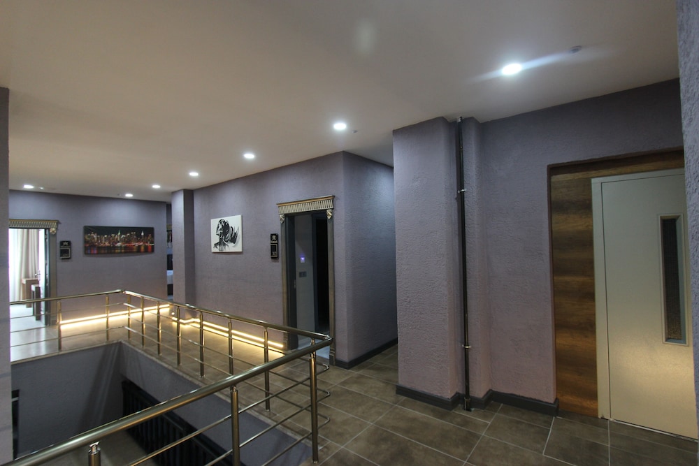 Monezza Hotel 11/50