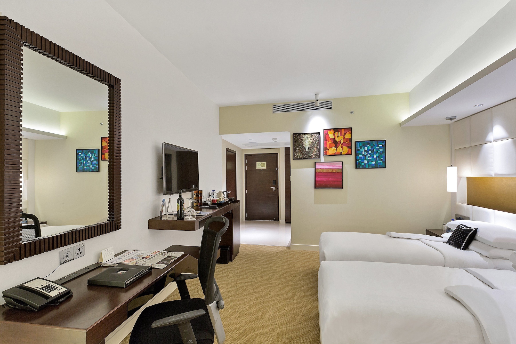 Twin Beds, City View, Unit Building