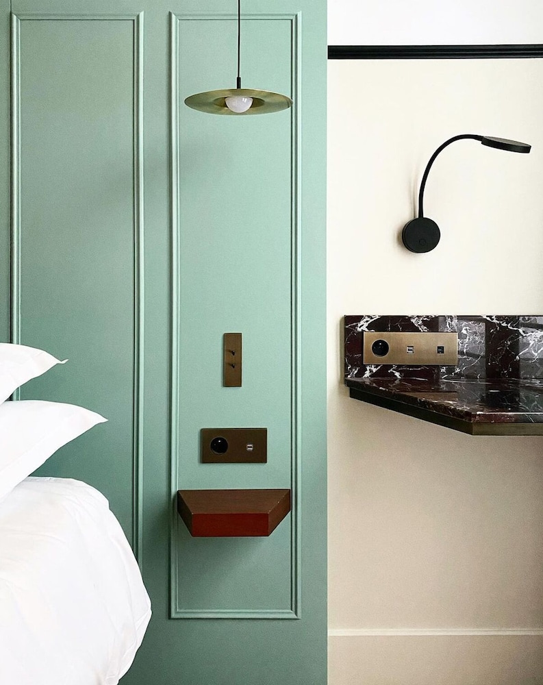 New Hotel Lafayette 16/25