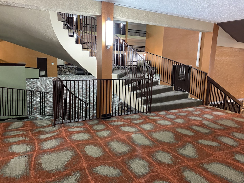 Clarion Hotel & Suites Conference Center Memphis Airport 7/31