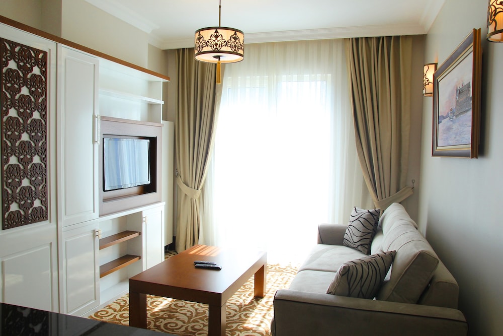 K SUITES HOTEL 40/58