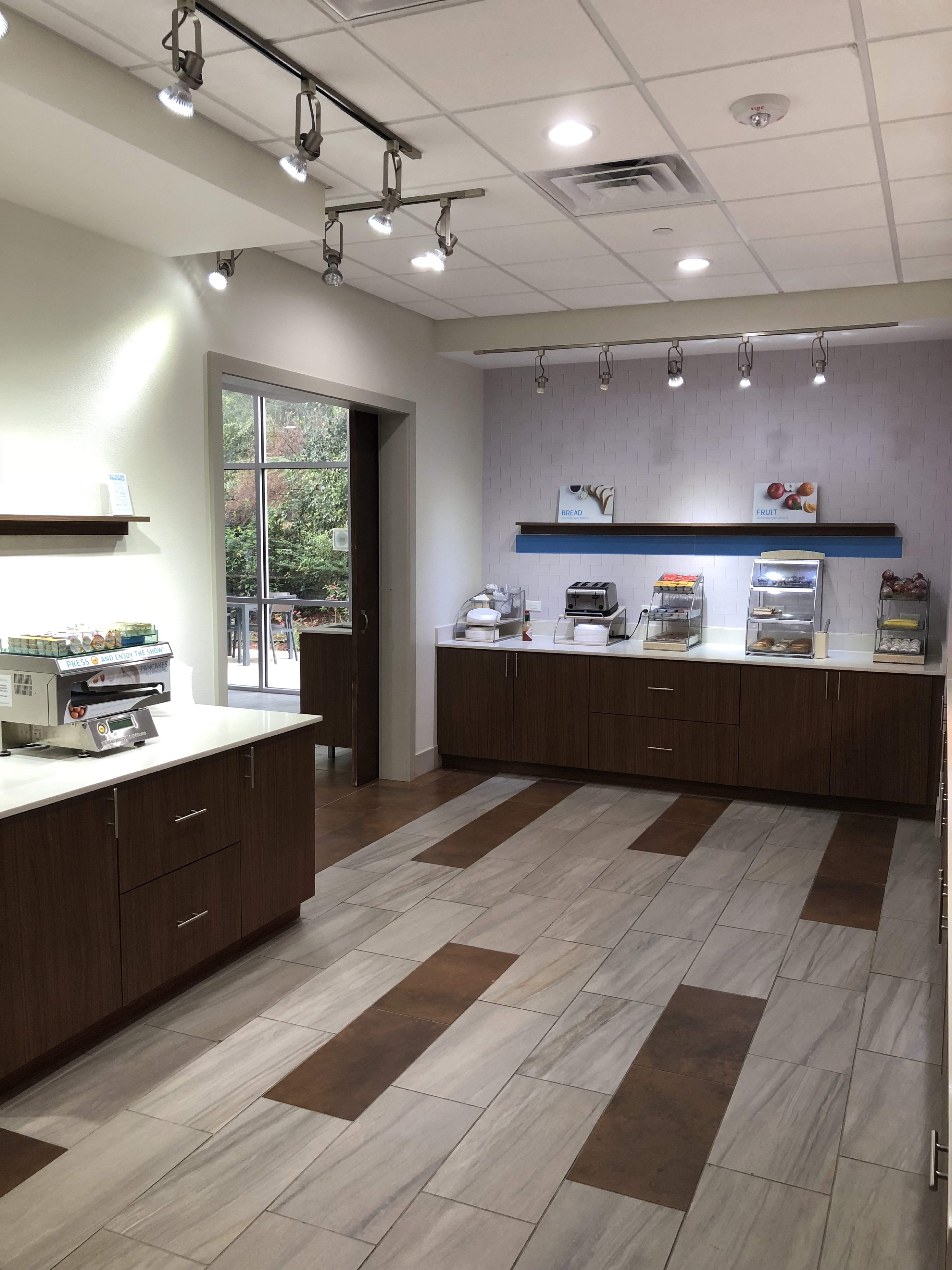 HOLIDAY INN EXPRESS PINEVILLE-ALEXANDRIA AREA 5/49