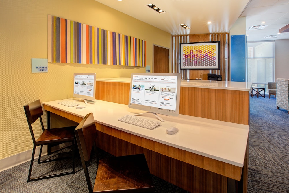 Holiday Inn Express Suites New Castle 49/62