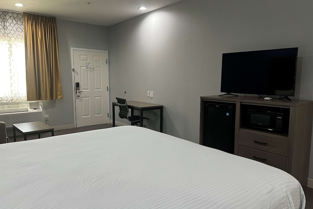 Baymont by Wyndham Freeport Texas 13/50