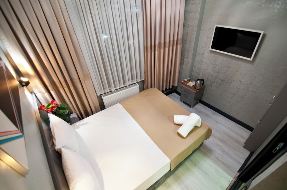 Hotel Ottoman 2 Class 17/43