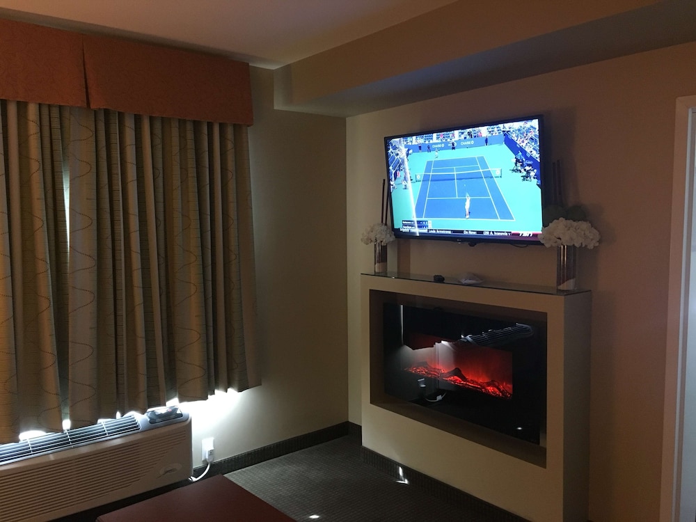 Best Western Plus Service Inn and Suites 31/56