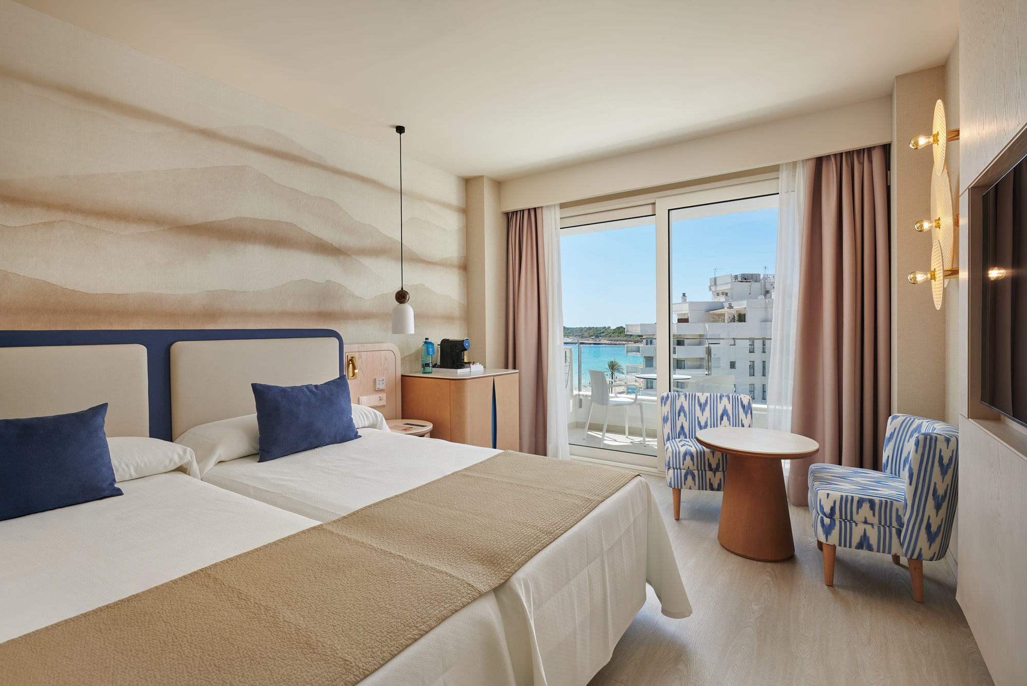 Select, Single, Double Bed, Lateral Side Sea View