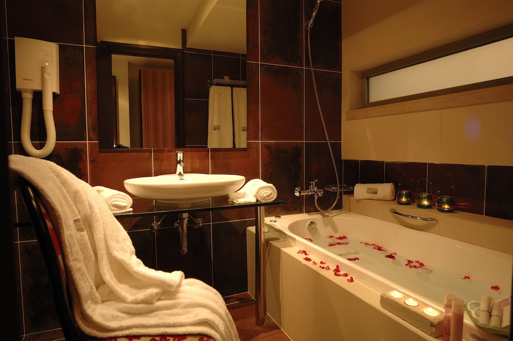 Angela Suites Boutique Hotel 60/61