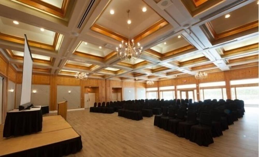 Pinestone Resort & Conference Centre 41/61