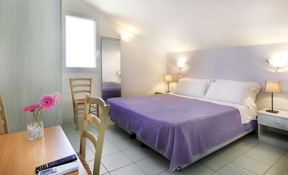 Athena Resort 12/50