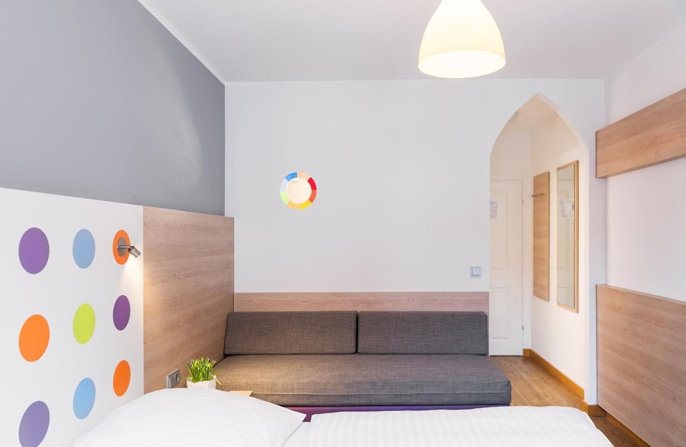Creatif Hotel Elephant 6/22