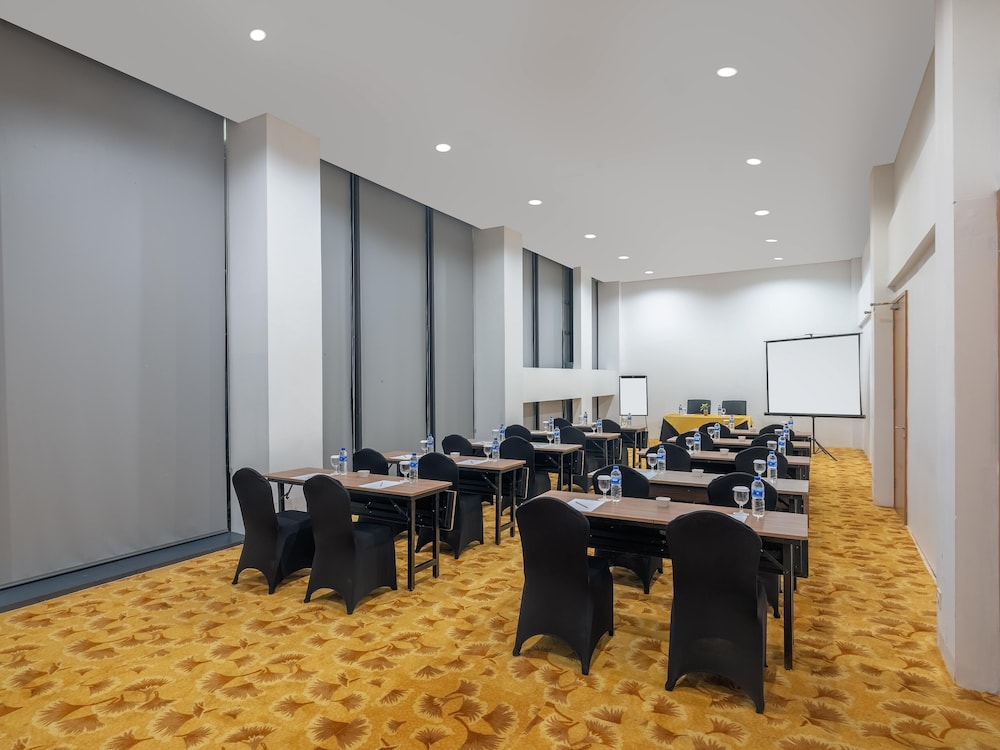 Swiss-Belinn Timika 34/41