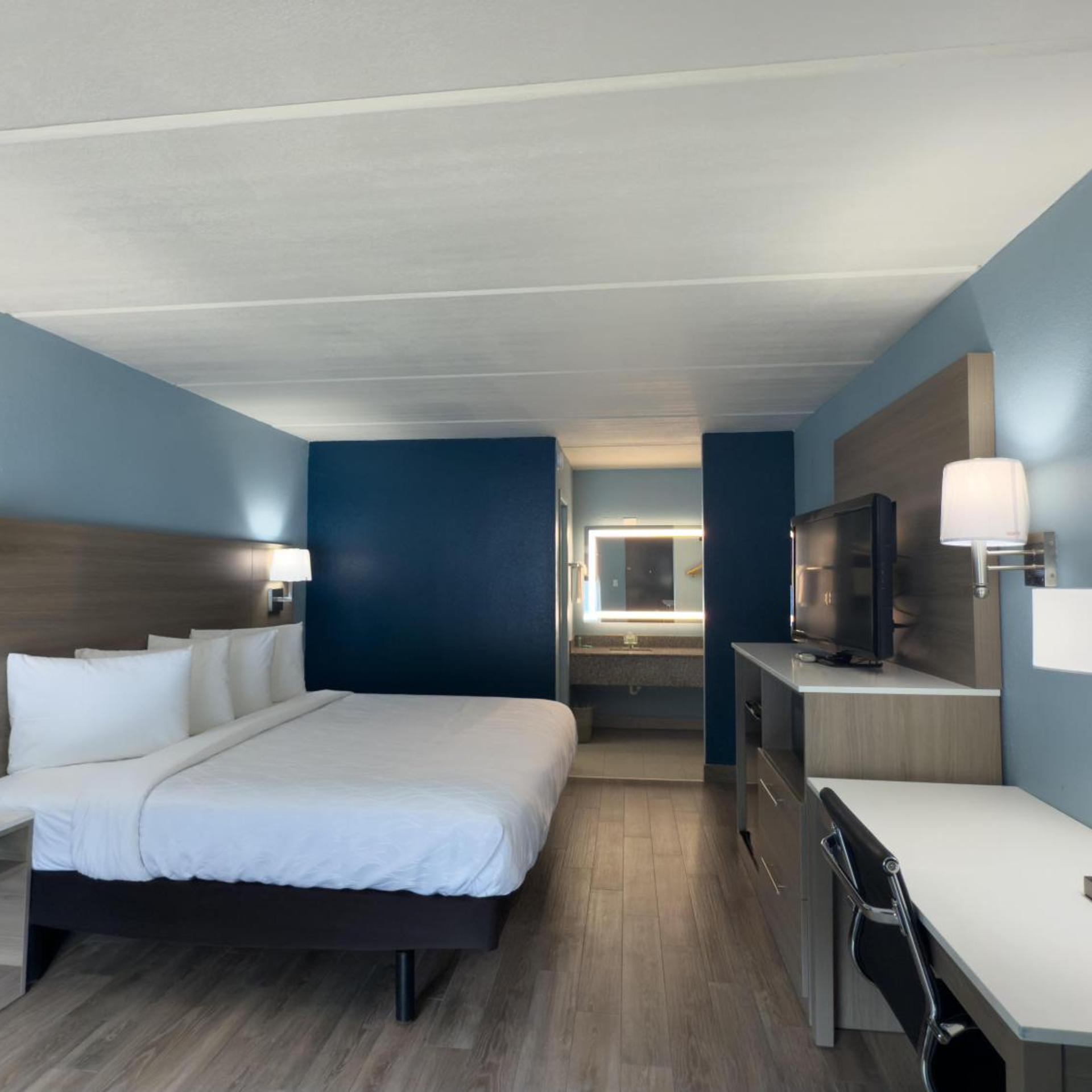 ROOM, KING BED, SMOKING