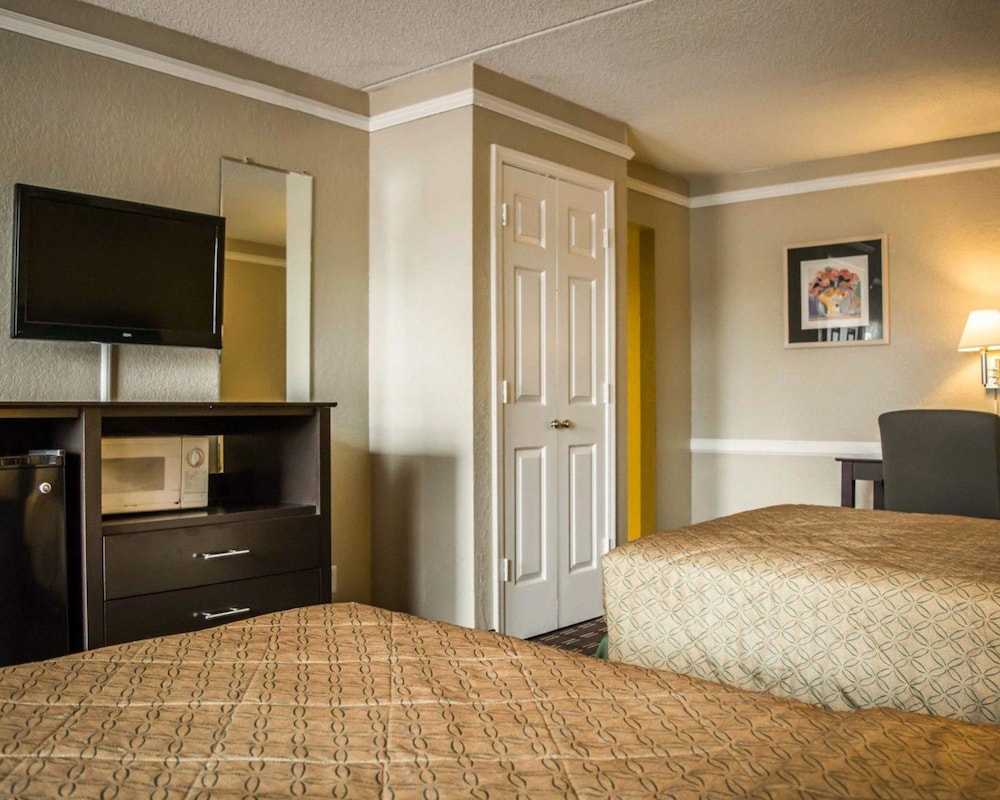Rodeway Inn Near Ybor City - Casino 22/52