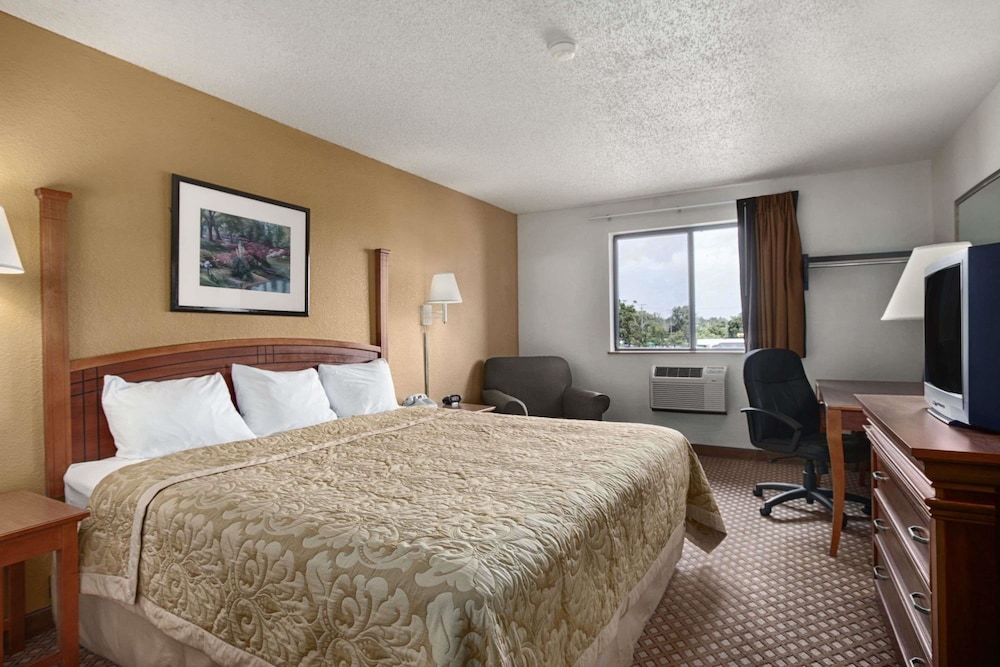 Super 8 By Wyndham Canton/Livonia Area 11/20