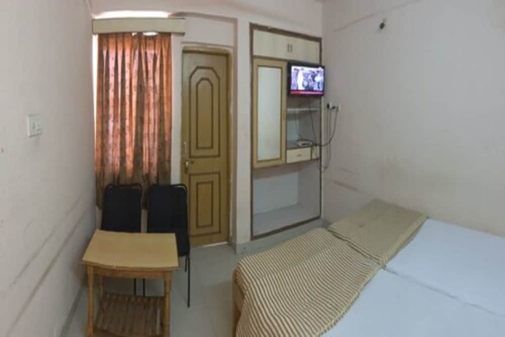 Hotel Rajdhani Plaza 5/43