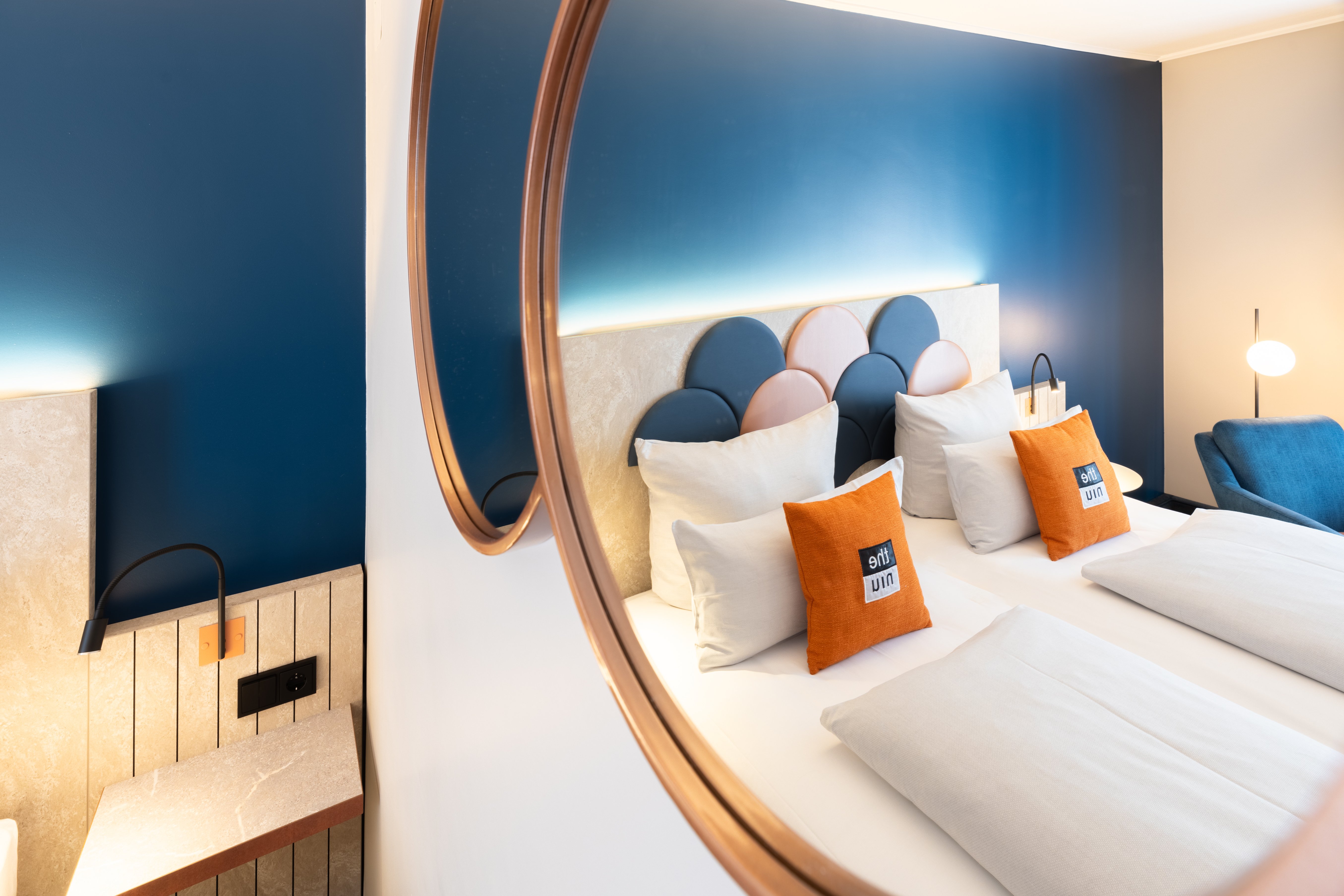 Standard, Queen Bed