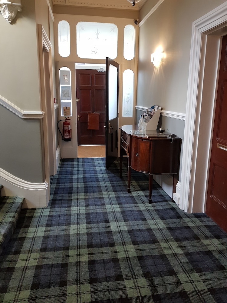 Kingswood Guest House 1/22