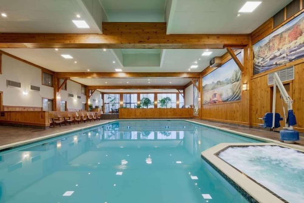 Crowne Plaza Lake Placid 30/67